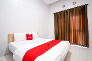 RedDoorz Syariah Near Maguwoharjo Yogyakarta