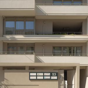 Leste Urban Living, a Stylish Suite for 2, centraly located, with private parking!