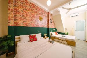 1970s Vintage Old Quarter, Hoan Kiem Lake, Shared Bathroom