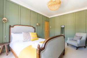 Luxuriously Designed 3 Bedroom Apartment in Clapham