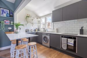 Luxuriously Designed 3 Bedroom Apartment in Clapham