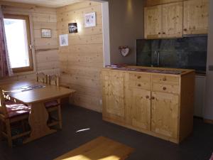 Appartement avec parking - Emplacement idéal - FR-1-355-221
