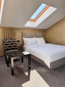L&B Rooms
