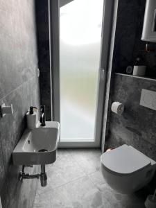 GENIUS APARTMENTS - Adults Only