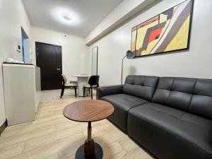 Havenest 1BR with Pool, near Okada and MOA