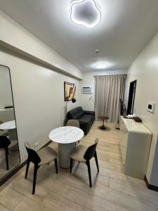 Havenest 1BR with Pool, near Okada and MOA