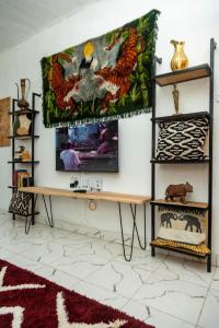 The Mirror House Boho 1BR Pool 5 Min to Beach