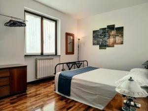 Elegante Attico, 3 Camere e 2 Bagni, 10 min da Rho Fiera con Box Auto