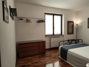 Elegante Attico, 3 Camere e 2 Bagni, 10 min da Rho Fiera con Box Auto