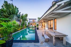 Villa Brandy 4BR With Rice Field View in Canggu