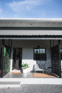 Sandana Studio Apartments - Studio 1