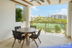 Deluxe 2B Marine View with Private Beach