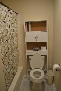 Room A in a Town House Very Close to UVA Hospital