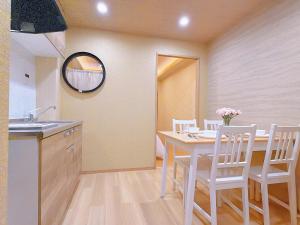 Serene Joy Court , 5 minute walk to the station , 1 stop to Tsutenkaku Tower and Namba , Near the JR Kyoto Line , Close to a 24 hour supermarket , Hot springs