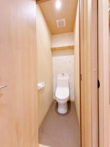 Serene Joy Court , 5 minute walk to the station , 1 stop to Tsutenkaku Tower and Namba , Near the JR Kyoto Line , Close to a 24 hour supermarket , Hot springs