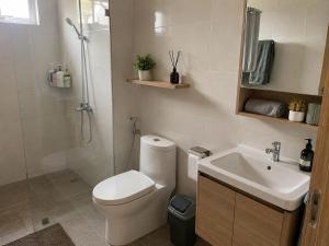 Apart hotel protomy tenemos piscina