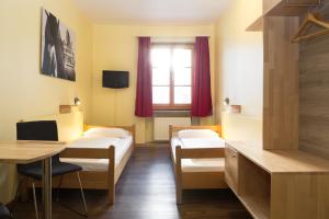 Twin Room with Shared Bathroom room in Euro Youth Hotel Munich