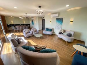 Equipetrol Suite Pool & Views