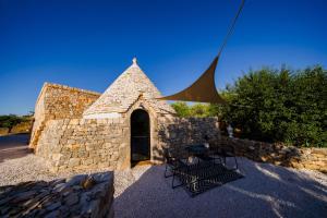Trullo indipendente con uso piscina a Marchione Piccolo