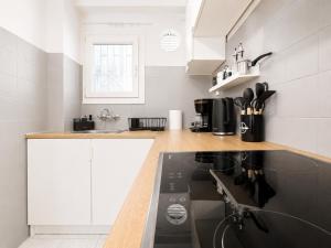 Modern Semi-Basement Αpt - Vibrant Kypseli by ΜΡS
