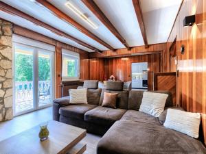 Holiday Home Lola by Interhome
