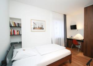 Comfort Single Room room in Chelsea Hotel