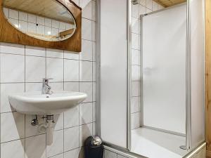 Apartment Les Cimes by Interhome