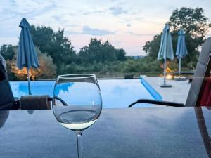 Holiday Home Tolles Ferienhaus in Deklići mit Privatem Pool by Interhome