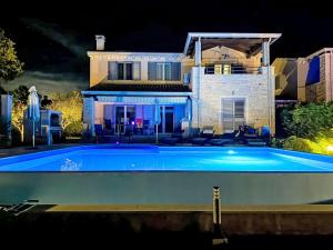 Holiday Home Tolles Ferienhaus in Deklići mit Privatem Pool by Interhome