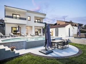 Apartment Villa Cascada by Interhome