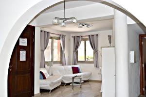 Villa Saraliana Sandy Beach Villas - Heated Pool - Jacuzzi - Private Beach Area