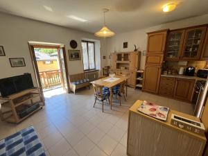 Casa Anna apartment with balcony near the lake
