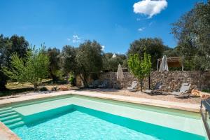 Trullo with pool and garden between Ostuni and Ceglie