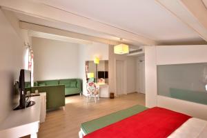 Queen Suite with Spa Bath room in Baga Hotel