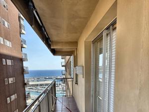 Panoramic sea views, 11th floor