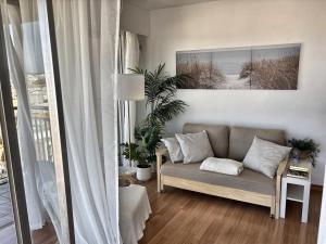 Panoramic sea views, 11th floor