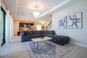 4BR Villa Pool & Lake View Near Legoland