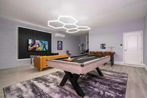 4BR Villa Pool & Lake View Near Legoland
