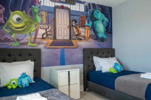 4BR Villa Pool & Lake View Near Legoland