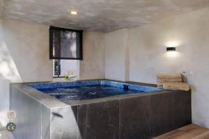 Increible Casa con Jacuzzi y Terraza en el Bosque