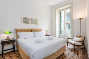 Stylish flat on the Navigli for 6