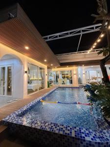 Green Jungle Villa - Phù Hợp Gia Đình Từ 10 - 20 Người Lớn & Trẻ Em - Sân BBQ Đậu Được Xe ô tô 16 chỗ- Hồ bơi riêng- 5 Phút Đi Bộ Đến Biển - 5 Phút Đến Chợ Hải Sản Phú Thuỷ- Hồ Cá Koi