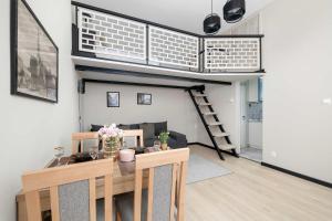 Functional Air-Conditioned Studio with a Mezzanine by Noclegi Renters