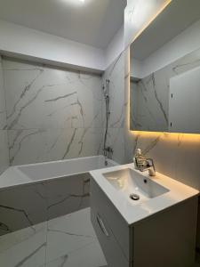 Oasis-First Estates Pipera