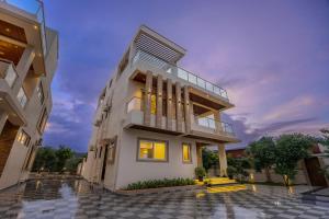 ELIVAAS Signature RK Villa 4-BHK Hideaway with Private Pool, Close to Korigad Fort
