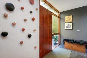 4BR Modern Family Home Hot Tub, Garden and Parking