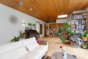 4BR Modern Family Home Hot Tub, Garden and Parking