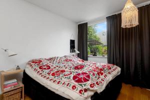 4BR Modern Family Home Hot Tub, Garden and Parking