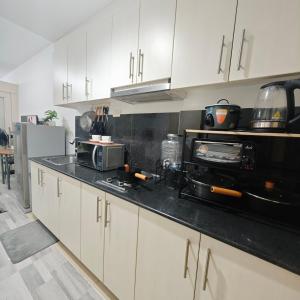 Sea Residences by Fernan Near MOA & NAIA Pool View