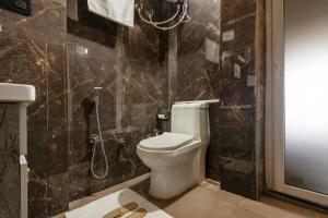 ELIVAAS Signature Royal Green Farm Pet-friendly 2-BHK Countryside Farmhouse with Private Pool, Gazebo and Garden